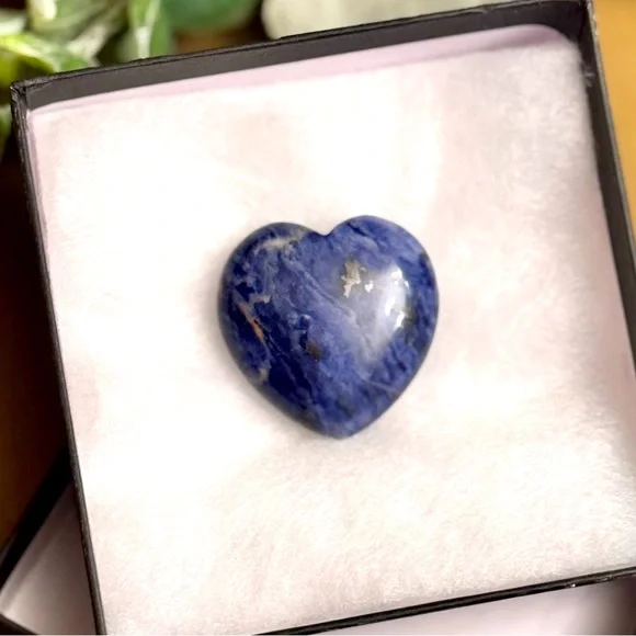 Sodalite Heart Stone - Picture 1 of 2
